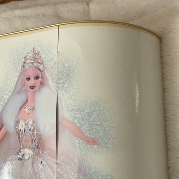 NRFB Celebration Barbie ~ 2000 🎊 - Picture 7 of 12